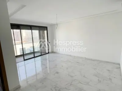 Beautiful empty apartment in Casa Finance City