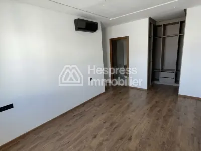 Beautiful empty apartment in Casa Finance City