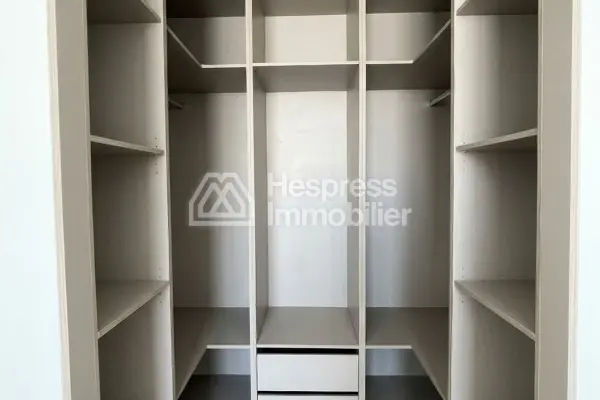 Beautiful empty apartment in Casa Finance City