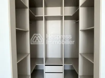 Beautiful empty apartment in Casa Finance City