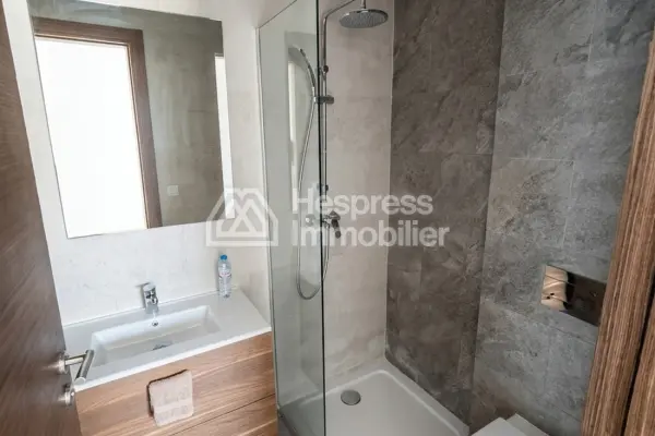 Beautiful empty apartment in Casa Finance City