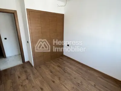 Beautiful empty apartment in Casa Finance City