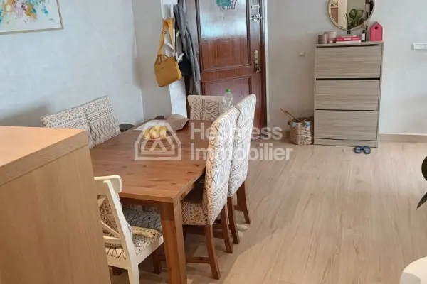 Apprt pas loin de nershore rés almadina à Vendre