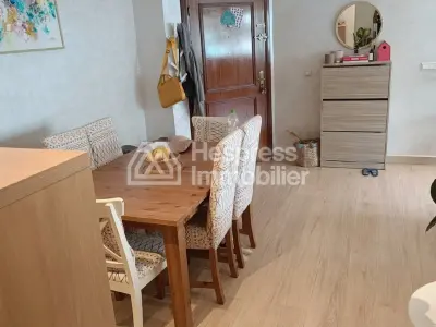 Apprt pas loin de nershore rés almadina à Vendre