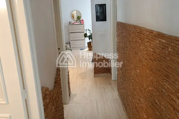 Apprt pas loin de nershore rés almadina à Vendre
