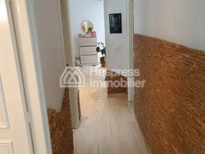 Apprt pas loin de nershore rés almadina à Vendre