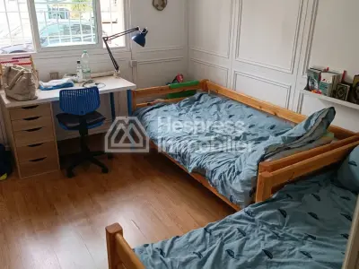 Apprt pas loin de nershore rés almadina à Vendre