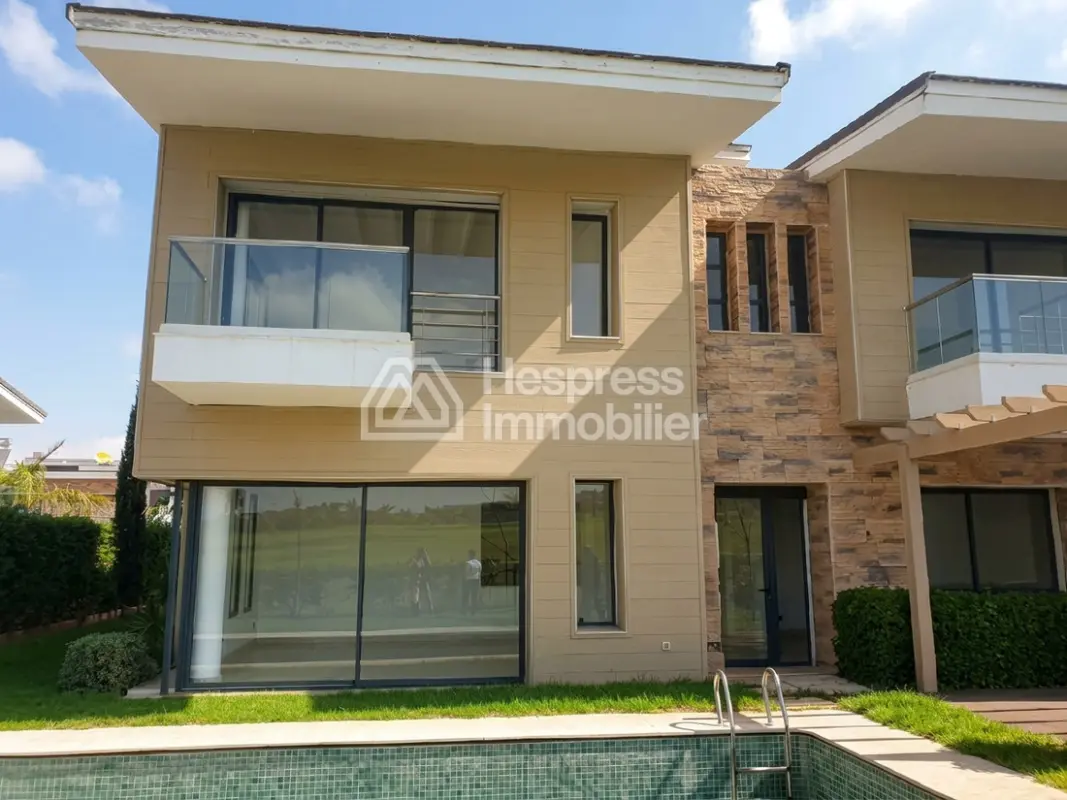 Beautiful villa with golf course views available for unfurnished rental