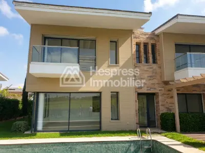 Beautiful villa with golf course views available for unfurnished rental