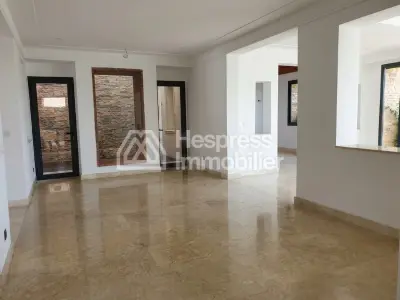 Beautiful villa with golf course views available for unfurnished rental