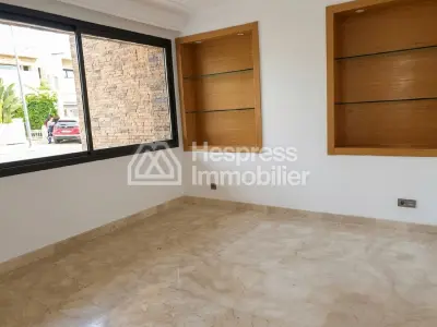 Beautiful villa with golf course views available for unfurnished rental