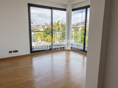 Beautiful villa with golf course views available for unfurnished rental