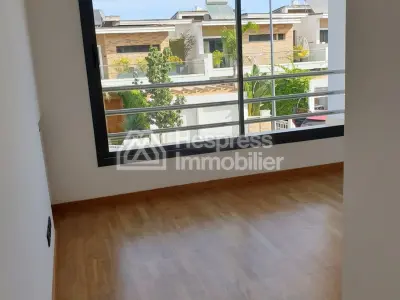 Beautiful villa with golf course views available for unfurnished rental
