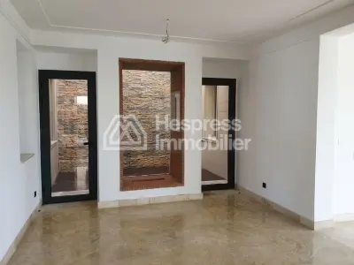 Beautiful villa with golf course views available for unfurnished rental