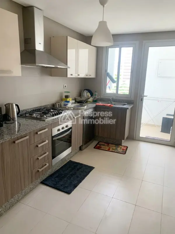 Apartment with 3 bedrooms in Prestigia, unfurnished