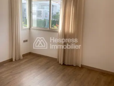 Apartment with 3 bedrooms in Prestigia, unfurnished