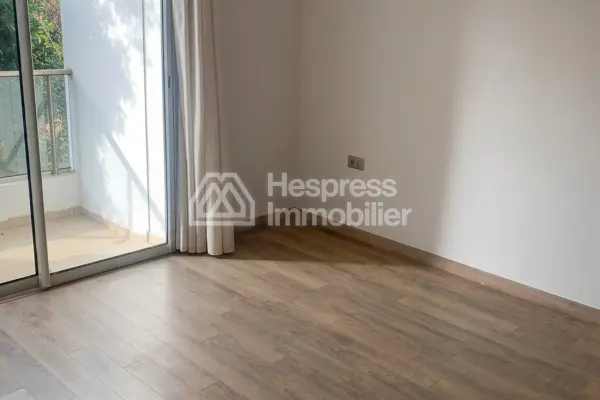 Apartment with 3 bedrooms in Prestigia, unfurnished