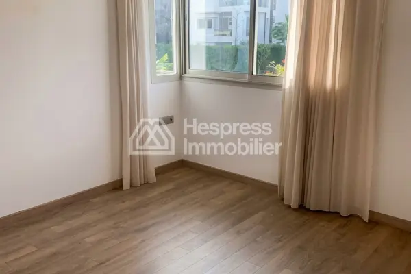 Apartment with 3 bedrooms in Prestigia, unfurnished