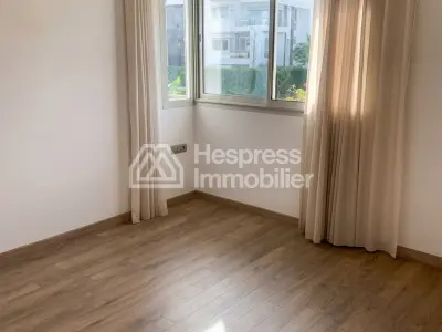 Apartment with 3 bedrooms in Prestigia, unfurnished