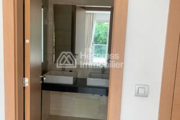 Apartment with 3 bedrooms in Prestigia, unfurnished