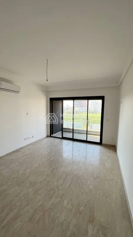 Nice empty studio apartment for rent in CFC