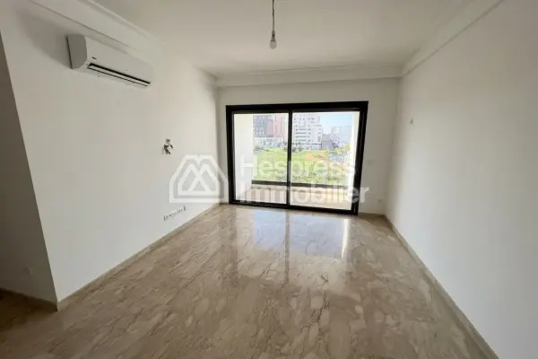 Nice empty studio apartment for rent in CFC