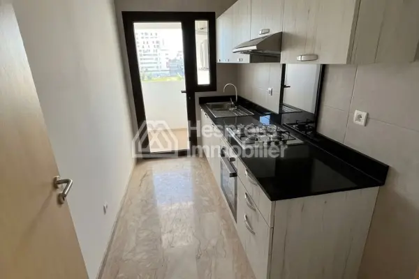 Nice empty studio apartment for rent in CFC
