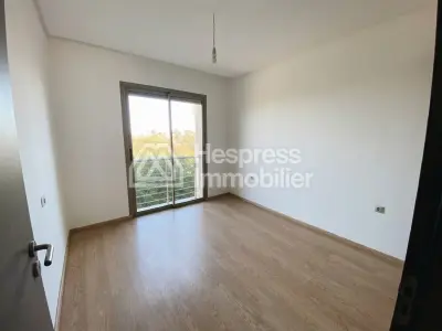شقة جميلة جداً تقع في بريستيجيا، 3 غرف نوم