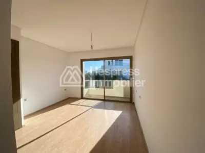 شقة جميلة جداً تقع في بريستيجيا، 3 غرف نوم