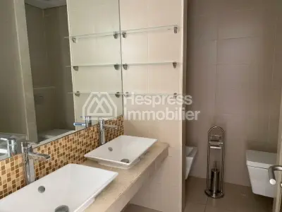 شقة جميلة جداً تقع في بريستيجيا، 3 غرف نوم