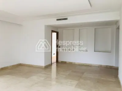 شقة جميلة جداً غير مفروشة للإيجار في Ville verte
