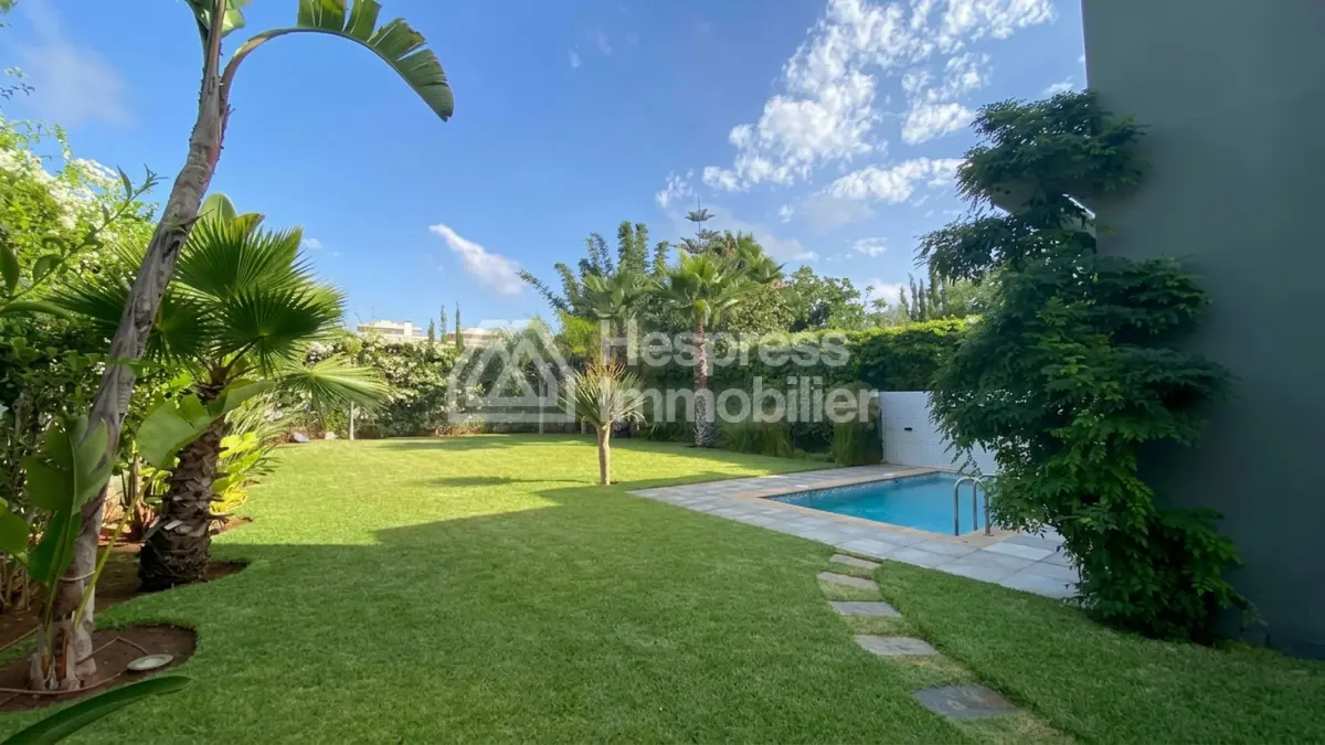 Beautiful villa in Bouskoura for sale with swimming pool, 720 m²