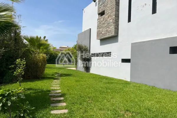 Beautiful villa in Bouskoura for sale with swimming pool, 720 m²
