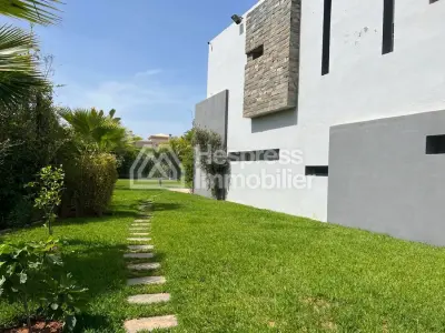 Beautiful villa in Bouskoura for sale with swimming pool, 720 m²