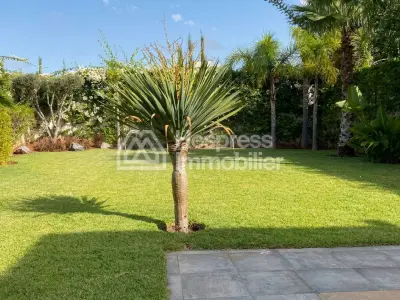 Beautiful villa in Bouskoura for sale with swimming pool, 720 m²