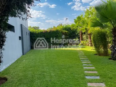 Beautiful villa in Bouskoura for sale with swimming pool, 720 m²