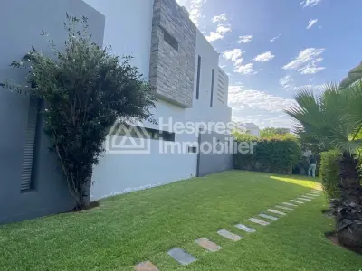 Beautiful villa in Bouskoura for sale with swimming pool, 720 m²