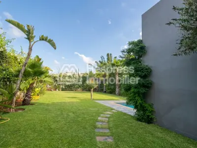Beautiful villa in Bouskoura for sale with swimming pool, 720 m²