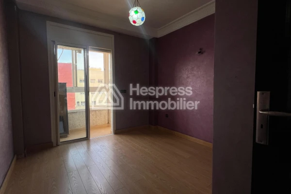 Appartement 104m2, 3 chambres, sécurisé à vendre à Ain Attig