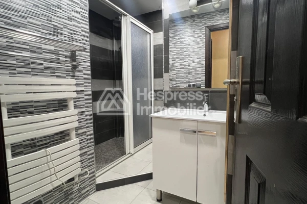 Appartement 104m2, 3 chambres, sécurisé à vendre à Ain Attig