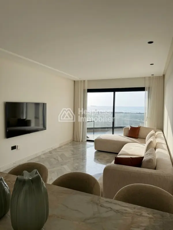 Apartment with terrace – Long-term rental