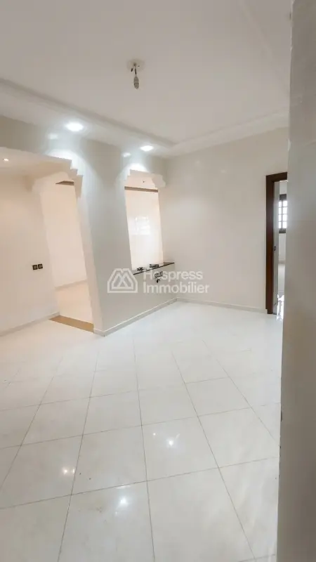 3-bedroom apartment for rent La Gironde empty