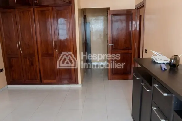 3-bedroom apartment for rent La Gironde empty