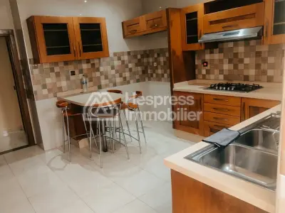 3-bedroom apartment for rent La Gironde empty