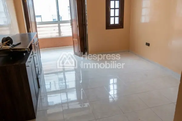 3-bedroom apartment for rent La Gironde empty