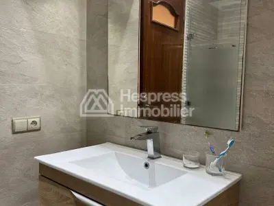 شقة واسعة وعصرية للإيجار بالمييه