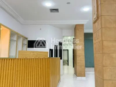À Vendre / À Louer – Local Commercial – Racine