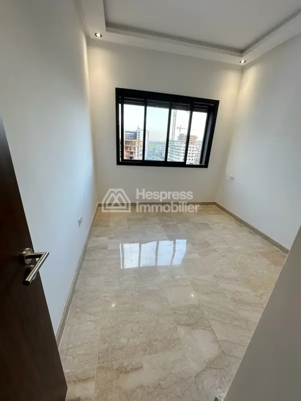 À louer, appartement vide – les arènes zenata