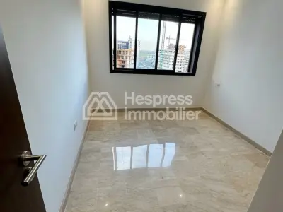 À louer, appartement vide – les arènes zenata