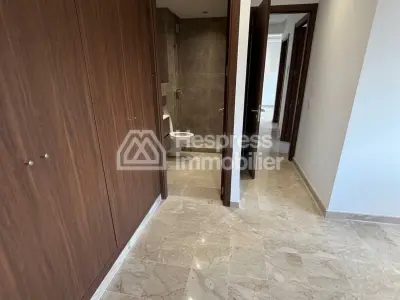 À louer, appartement vide – les arènes zenata